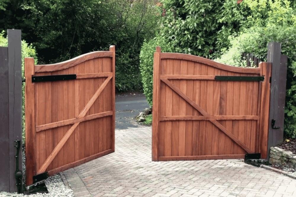 wood swing gates for driveways and entrances