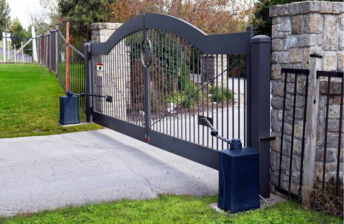 Choosing Between DIY and Professional Gate Repair in Houston