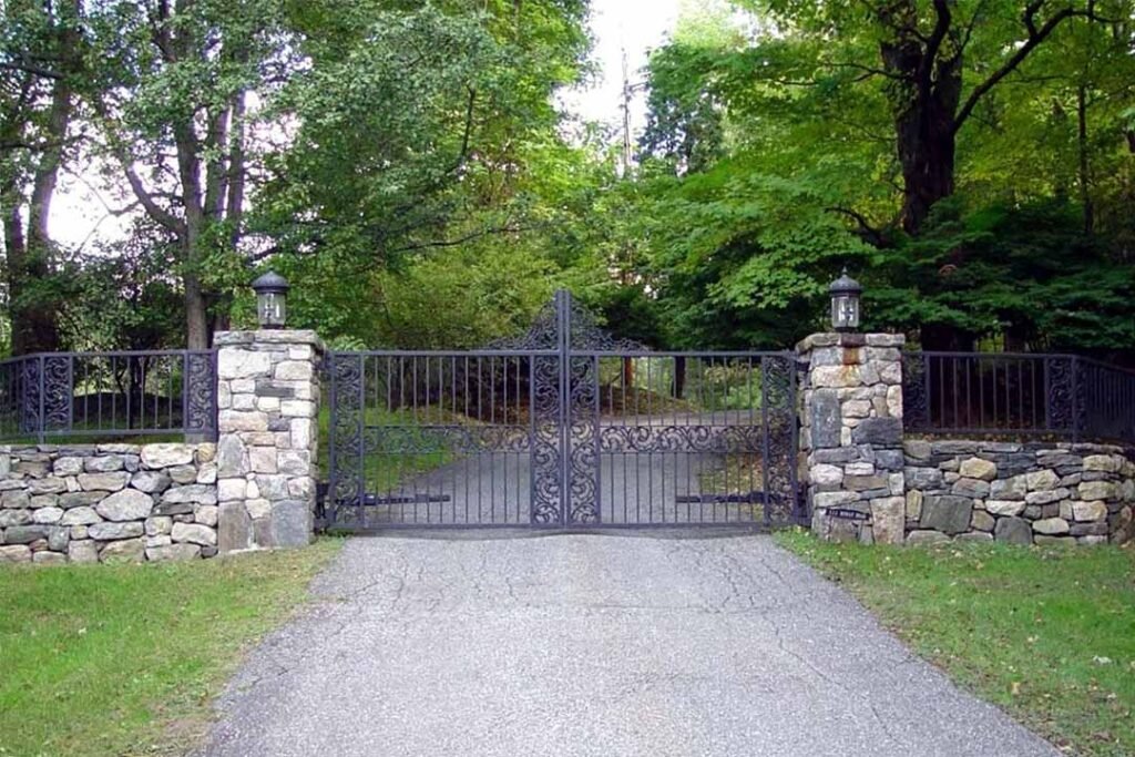 Trusted driveway gate repair in Houston offering thorough diagnostics and repairs to keep your gate functioning flawlessly.