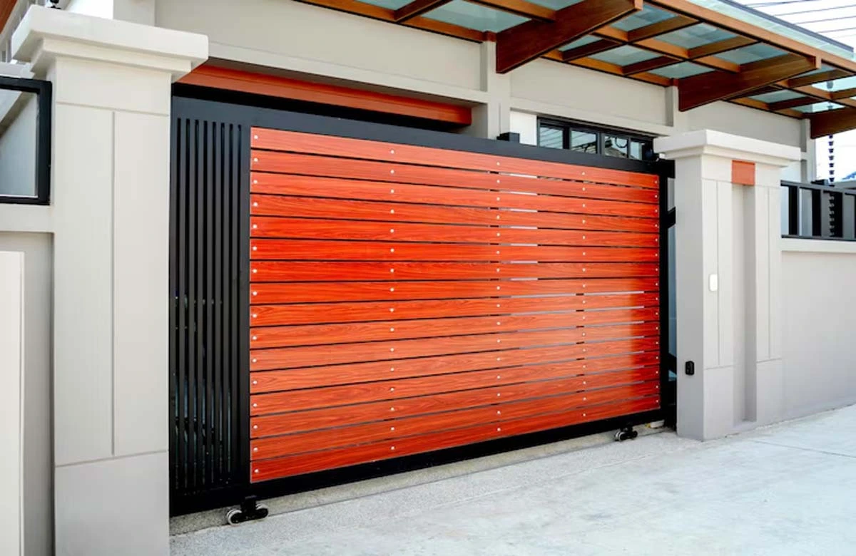Understand the pros and cons of DIY and professional gate repair in Houston to make the best choice for safety and reliability.