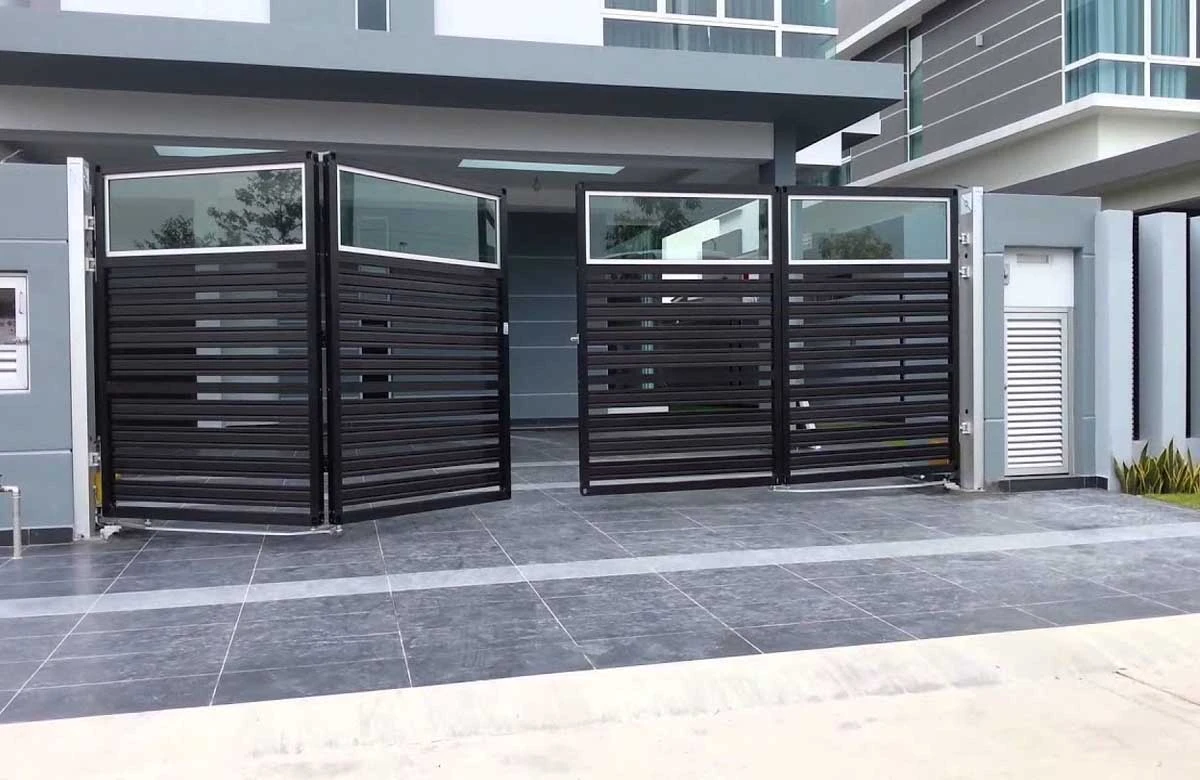 Stylish and space-saving, this smart gate solution is perfect for tight Houston driveways and modern architecture.