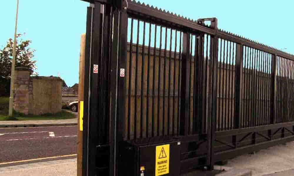 swing gate repair and maintenance for warehouses