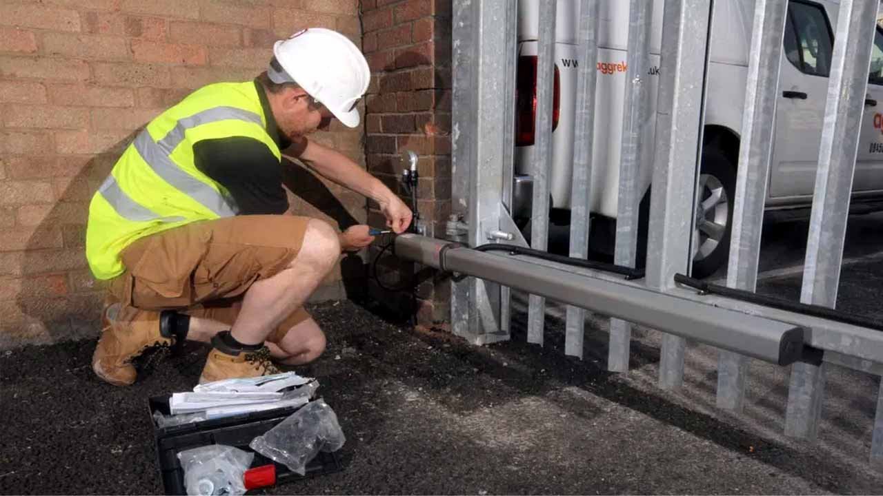 gate track repair service in houston