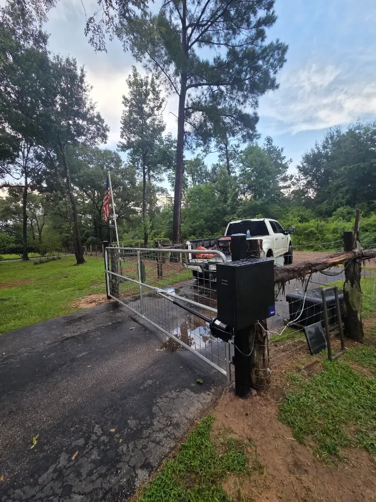 Gate repair project photo 1 in Houston Texas
